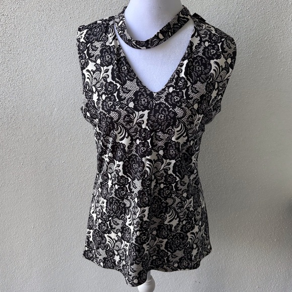 White House Black Market Tops - White House Black Market Choker Top NWT Size M Sleeveless Goth Floral Office
